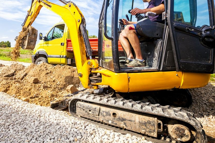 Prace ziemne minikoparką z doświadczonym operatorem, Usługi Minikoparką - Hubert Dąbrowski, Godziszewy