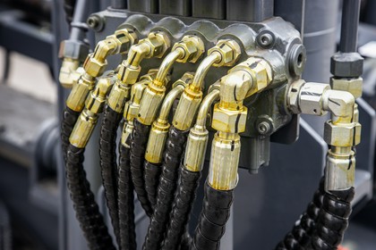 Zakuwanie węży hydraulicznych
