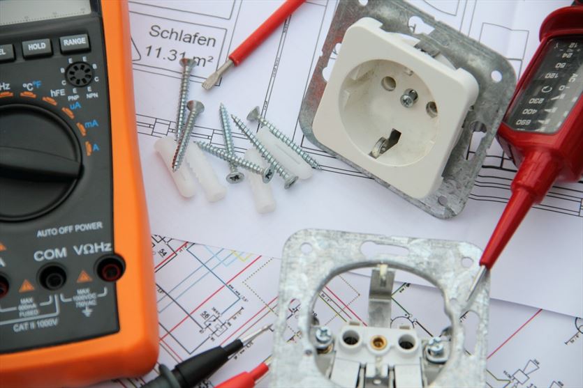Montaż, modernizacja i naprawa instalacji elektrycznej, Faza-Ekspert Sp. z o.o., Gdańsk