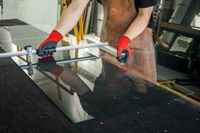 szklarz, Ds_Glass Damian Siemaszko usługi szklarskie, Pogórze
