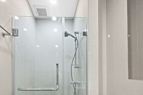 kabina, Ds_Glass Damian Siemaszko usługi szklarskie, Pogórze