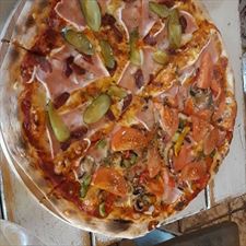 Pizzeria Pod Łabędziem pizza polska, Pizzeria 