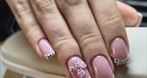 Mazo Nails Emilia Hewelt, przedłużanie paznokci żelem, usługi fryzjerskie, henna brwi, Luzino