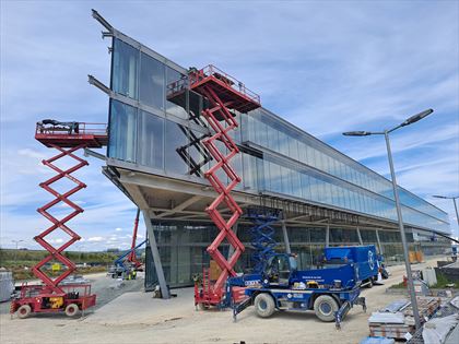 montaż lekkich obudów