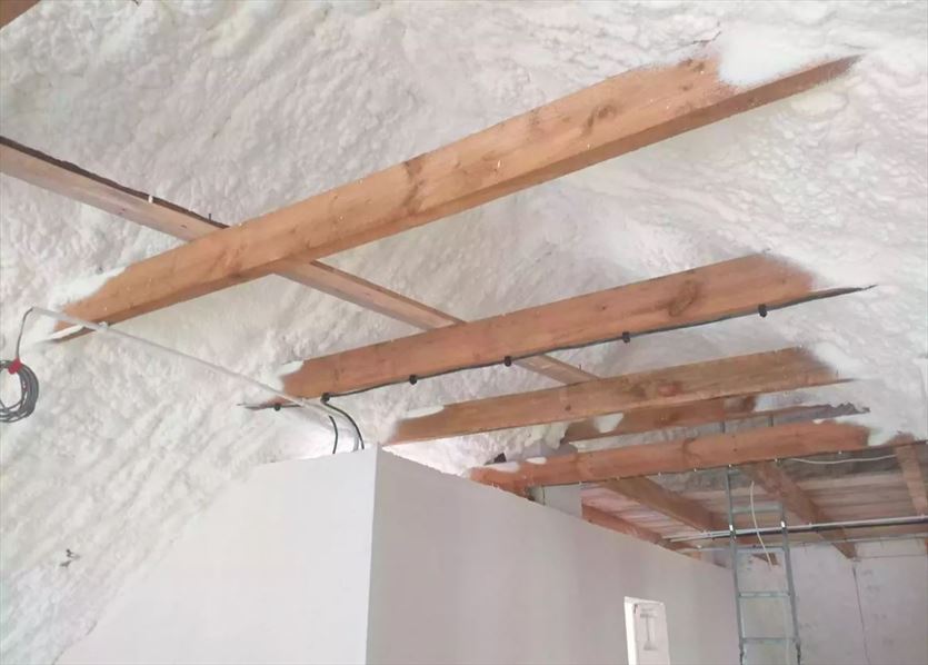 Izolacje natryskowe pianką poliuretanową, Izopur System s.c. Izolacje, Ocieplenia, Docieplenia Pianą Pur, Wronin