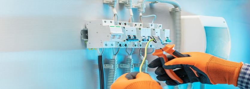 Szeroki zakres usług elektroinstalatorskich, Usługi Elektyczne Pavolt Paweł Łabno, Karwodrza