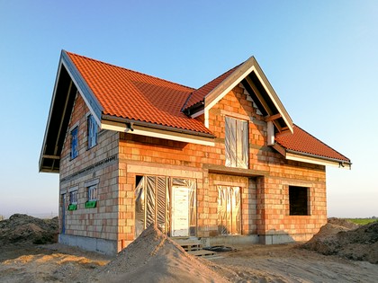 budowa domu w stanie surowym