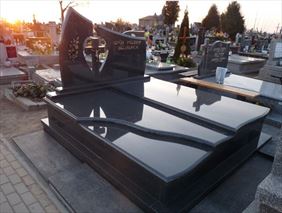 grobowiec, Dariusz Augustyniak Kamieniarstwo nagrobkowe, Małków