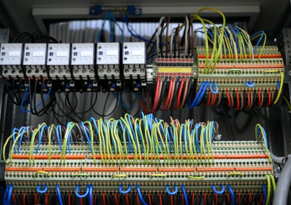 montaż instalacji elektrycznych