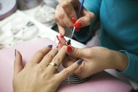 manicure, Chwilo Trwaj Gabinet kosmetyczny Spa & Wellness Małgorzata Raczyńska, Ozorków