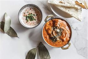 chlebki naan, Desi Tadka Restauracja Indyjska, Łódź