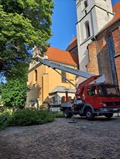 podnośnik koszowy na wynajem z operatorem, Wynajem podnośnika koszowego do 30 metrów Wysmat Tomasz Matys, Kalisz