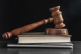 młotek sędziowski, Agnieszka Stępień Kancelaria radcy prawnego, Pabianice