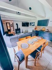 Salon, Daleko Od Szosy Dominik Bąk, Nowokajetanówka