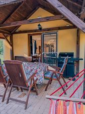 Weranda, Daleko Od Szosy Dominik Bąk, Nowokajetanówka