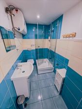 Łazienka, Daleko Od Szosy Dominik Bąk, Nowokajetanówka