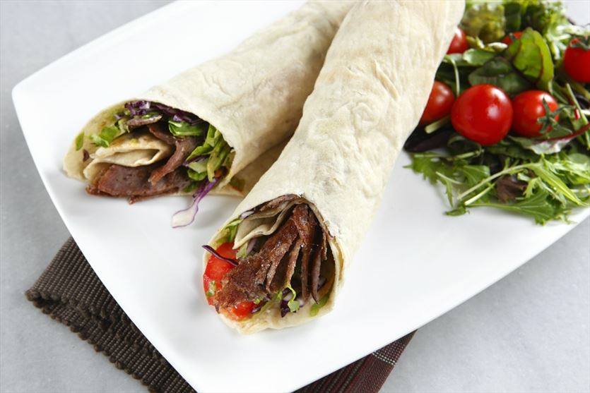 Kebab - pyszne mięso i świeże warzywa polane autorskim sosem, Smacznego Krosno Catering Janusz Zmarz, Korczyna