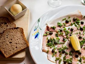 danina regionalne, Zajazd Pod Kłobukiem Danuta Białaś Restauracja po Kuchennych Rewolucjach, serwująca dania kuchni regionalnej, Małdyty