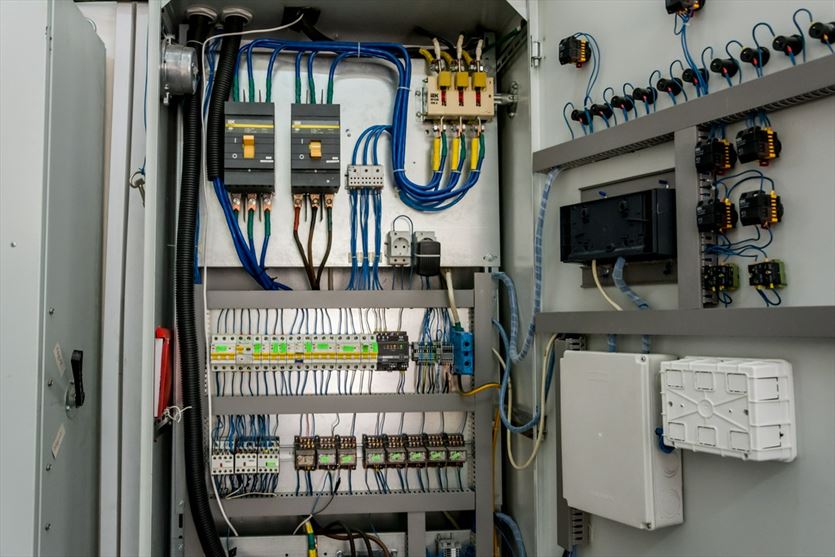 Przyłącza elektryczne, systemy bezpieczeństwa, automatyka bramowa, Elektryk - BPZ, Poznań