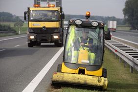 koszenie trawy pobocza autostrady, Autostrada Eksploatacja S.A., Poznań