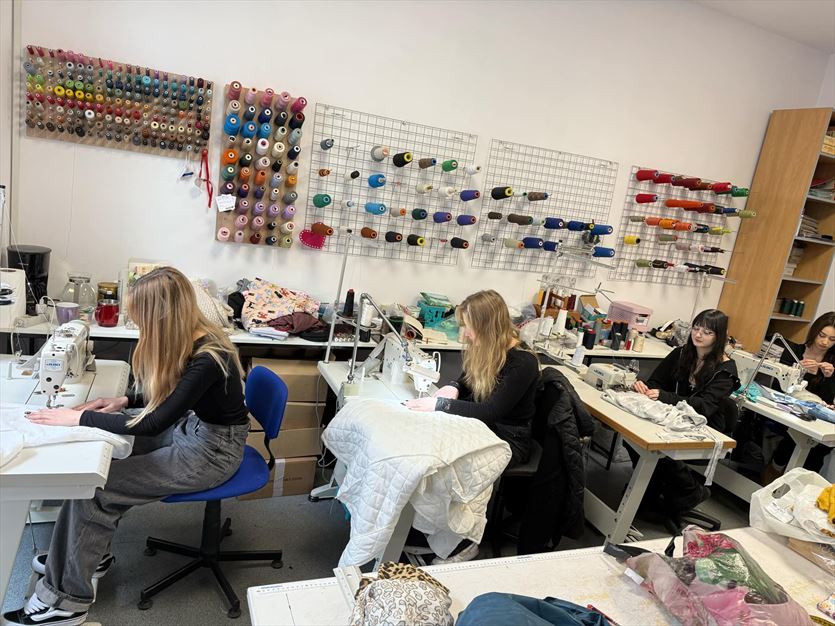 Szycie odzieży i przeróbki krawieckie, Krawiectwo Pasmanteria Marija Maryna Wicher, Leszno