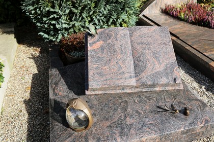 tablice pamiątkowe z granitu