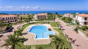 domy z basenem w kalabrii, Calabria Home Nieruchomości Grzegorz Ściebura, Żagań