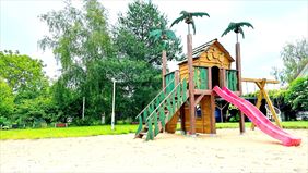 plac zabaw, Willa OPAL Grzybowo - noclegi nad morzem, Grzybowo