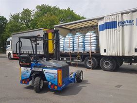 załadunek towaru, Hds Romek Transport Usługi transportowe, Zielona Góra