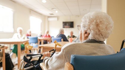 opieka nad seniorami