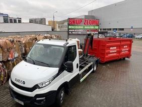 załadunek kontenera, Natural Recykling Skup Złomu i Makulatury, Pruszków