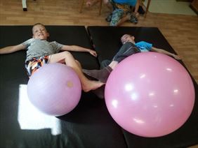 rehabilitacja dzieci niepełnosprawnych, Mazowieckie Stowarzyszenie Na Rzecz Dzieci i Młodzieży z Mózgowym Porażeniem Dziecięcym Krok Dalej, Mińsk Mazowiecki