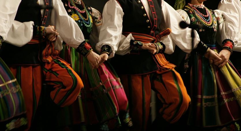 Folklor i tradycyjne obrzędy polskie , Dorota Skrobisz 