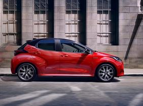 samochód, Radość Autoryzowany Dealer Toyota Motor Poland Spółka z ograniczoną odpowiedzialnością Spółka komandytowa, Warszawa