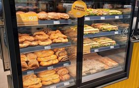 Produkujemy witryny chłodnicze dla branży piekarniczej, GP Production Sp. z o.o., Warszawa