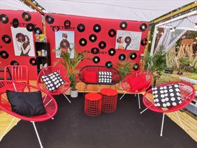 wynajem, transport i montaż mebli z palet, oświetlenia, roślin, Siedze na palecie - Eko Aranżacje Eventowe, Lesznowola