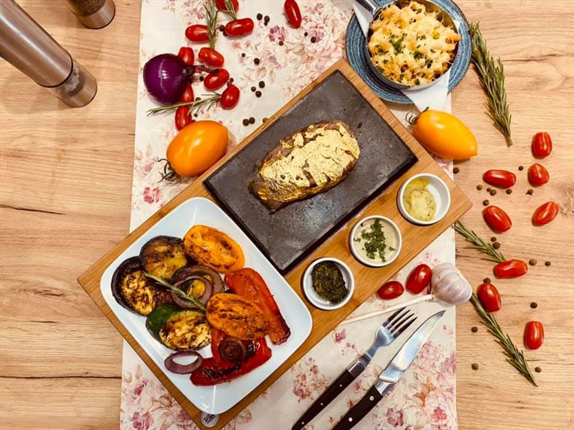 Nowoczesne sale bankietowe, pyszne jedzenie i klimatyczne wnętrza, Hotel Kamiza-Wyszków, Turzyn