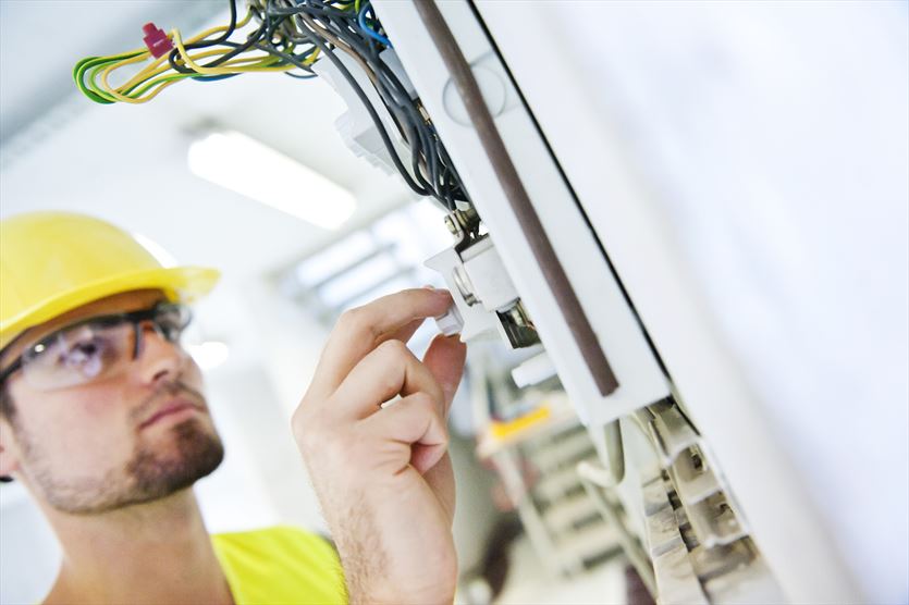 Montaż systemów bezpieczeństwa, Elektryk -Energoat, Gościęcice