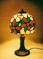 lampa z witrażem, Agencja HMK spółka cywilna Ośrodek Kształcenia Mariusz Rudkiewicz, Honorata Rudkiewicz - Kryl, Wrocław