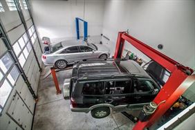 samochody na podnośniku, Łucar Łukasz Mielnik, Wrocław