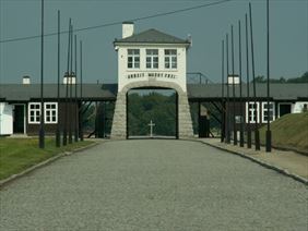 brama główna, Muzeum Gross Rosen w Rogoźnicy, Rogoźnica