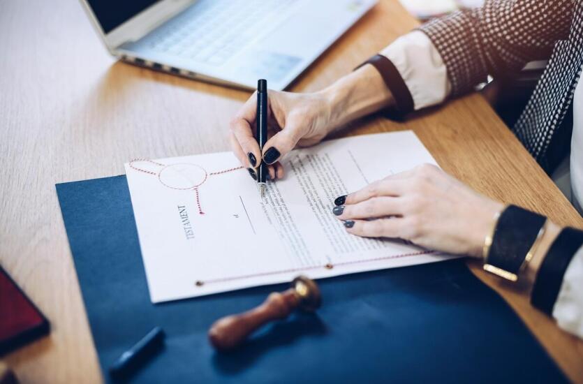 Jak przebiega potwierdzenie praw do spadku u notariusza i co zwykle trzeba przygotować wcześniej