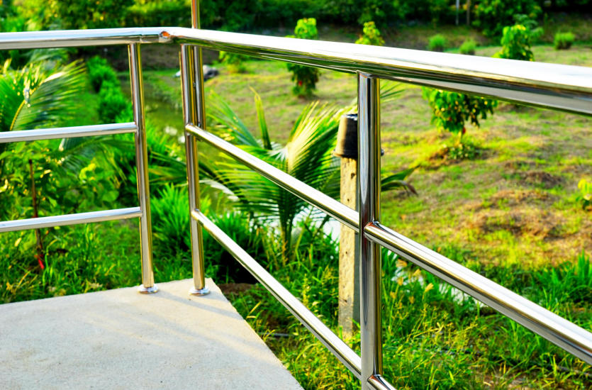 Specjaliści z Zakładu Metalowego Mieczysław Pokój polecają stal nierdzewną na balustrady Specjaliści z Zakładu Metalowego Mieczysław Pokój polecają stal nierdzewną na balustrady