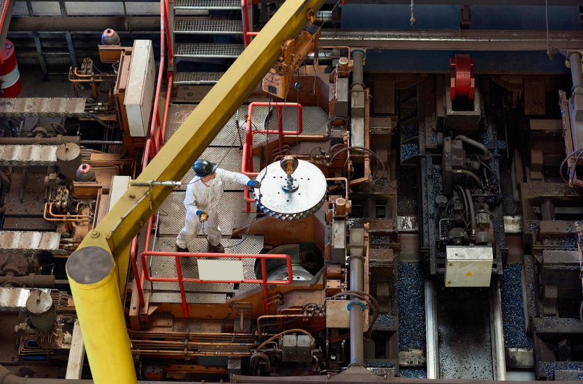 Jakie typy żurawi stacjonarnych serwisuje firma Grip System?