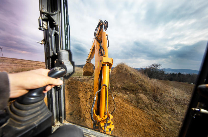 Wymagające prace ziemne – dlaczego trzeba zlecić je profesjonalistom?
