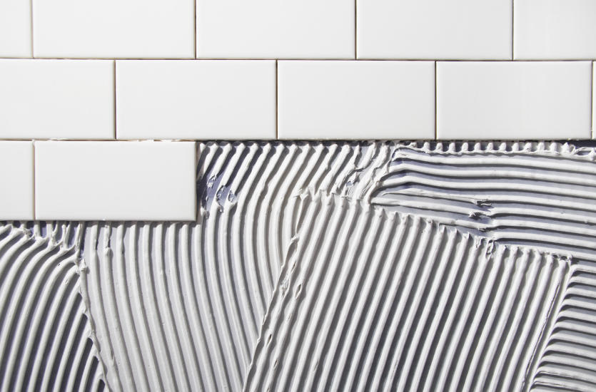 Układanie płytek na ścianie dla początkujących