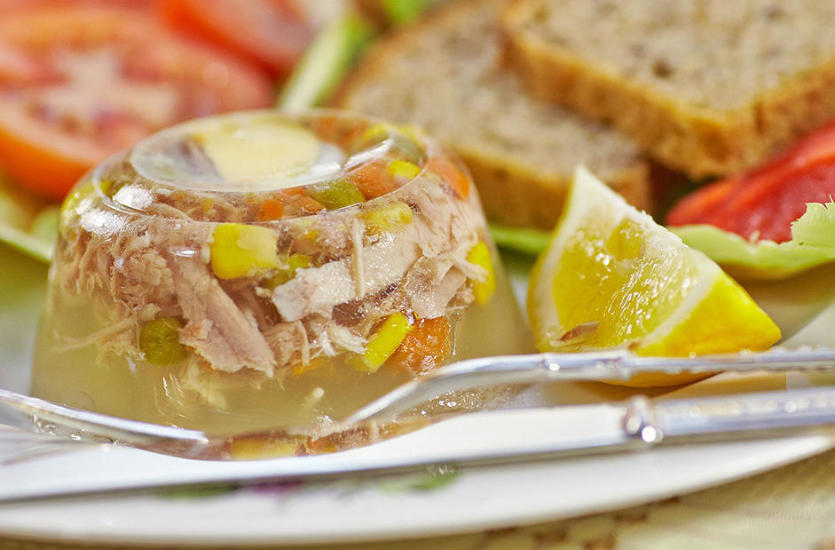 Czy galaretka mięsna powinna znaleźć się w zdrowej diecie?