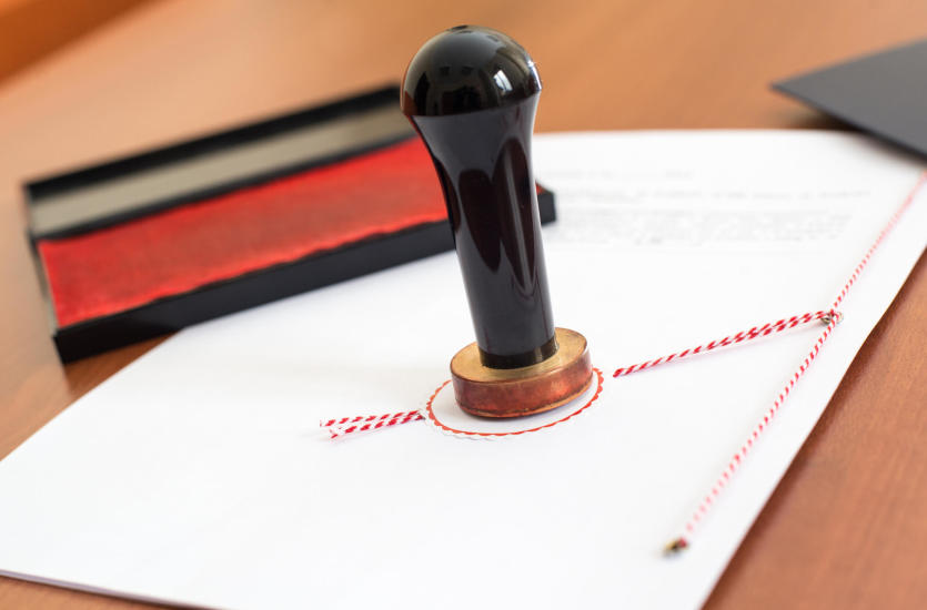 W jaki sposób zawrzeć intercyzę i czym różni się od rozdzielności majątkowej?