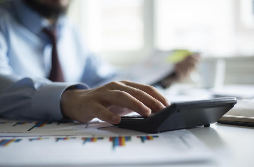  Universal-Expert przedstawia wady i zalety ryczałtu 