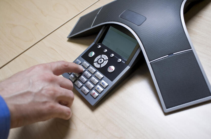 Czym są sieci VoIP i czy ich potrzebujesz? Telefony VoIP w ofercie Dominik Milka Dominoit